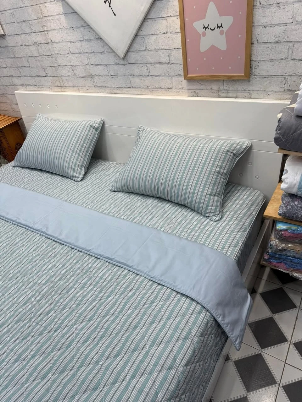 Bộ chăn ga gối Lụa Modal Hàn Quốc Kẻ xanh ghi mềm mịn mát các bác nhé.