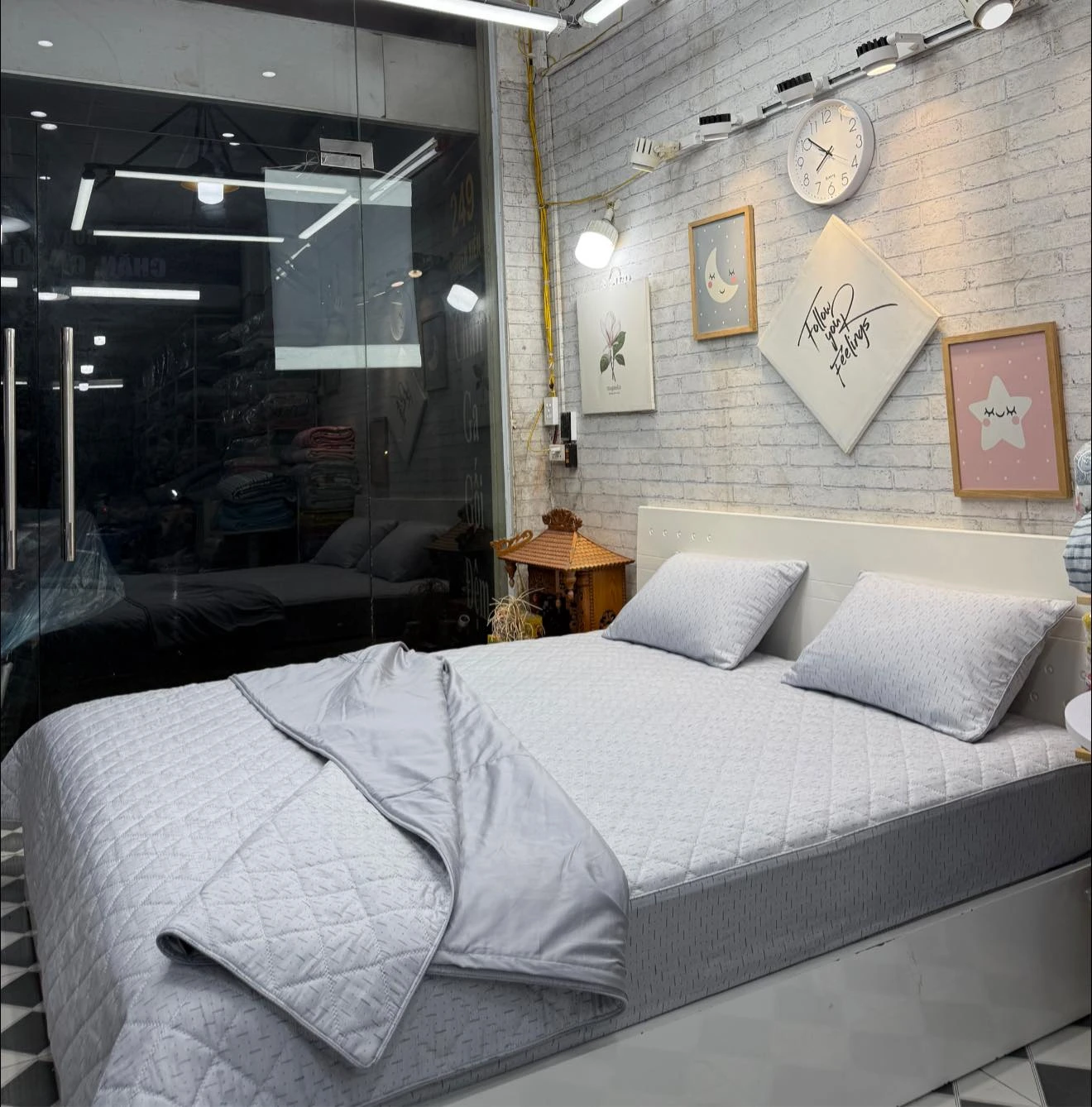 Bộ chăn ga gối Lụa Modal Hàn Quốc Set gạch ghi xjnh xắn lắm ạ.