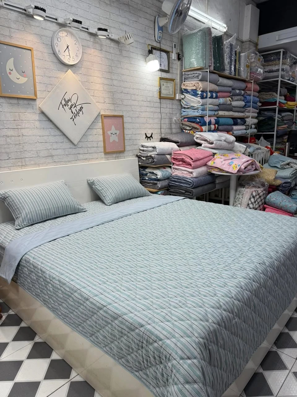 Bộ chăn ga gối Lụa Modal Hàn Quốc Kẻ xanh ghi mềm mịn mát các bác nhé.