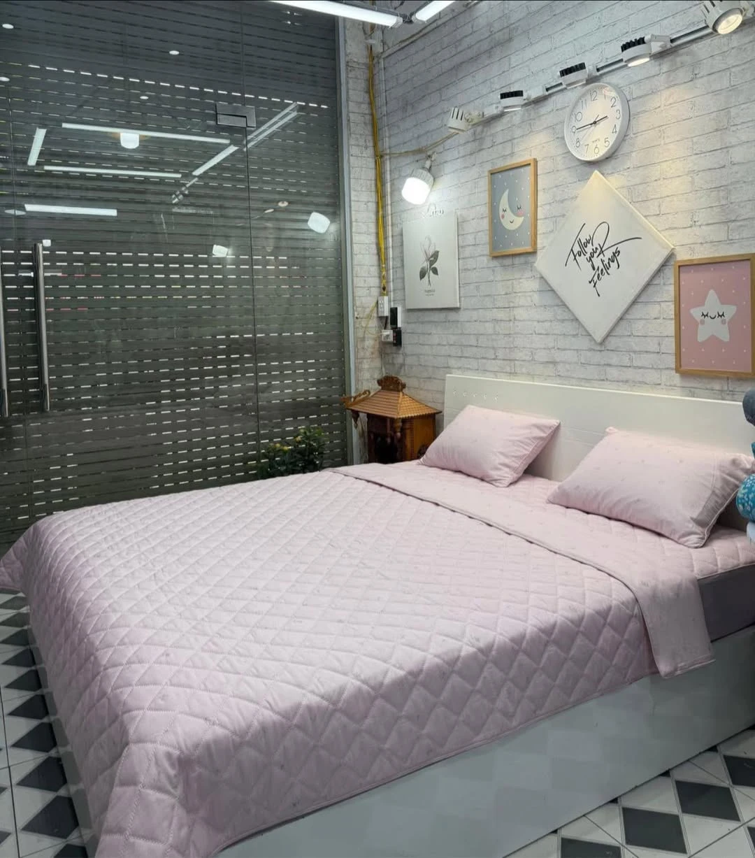 Bộ chăn ga gối Lụa Modal Hàn Quốc Hoa nhí Hồng xjnh lắm ạ.