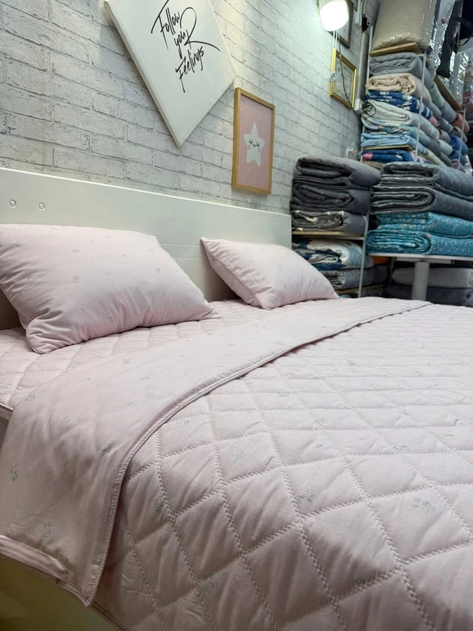 Bộ chăn ga gối Lụa Modal Hàn Quốc Hoa nhí Hồng xjnh lắm ạ.