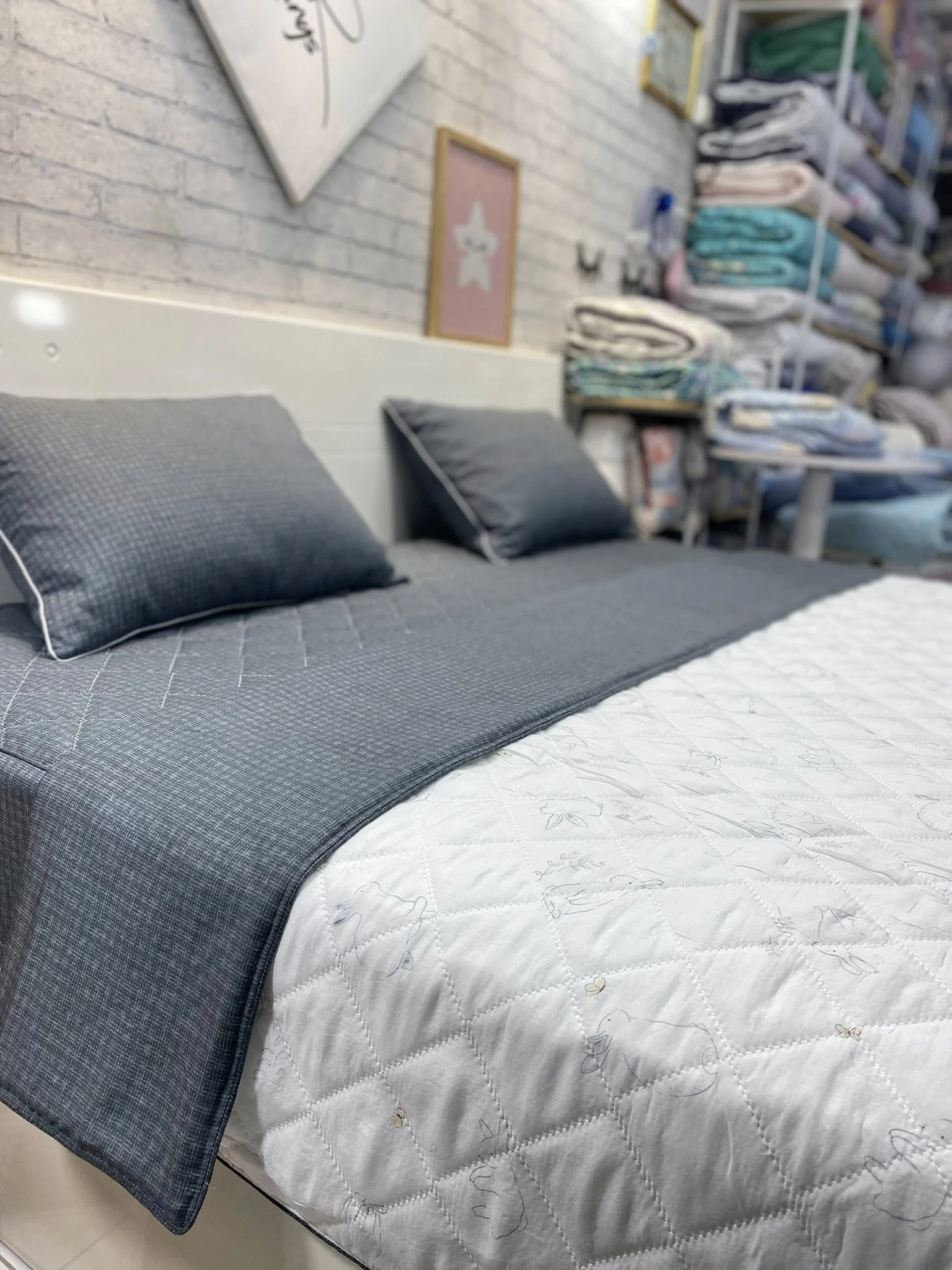 Bộ chăn ga gối Lụa Modal Hàn Quốc Thỏ xinh phối kẻ ghi