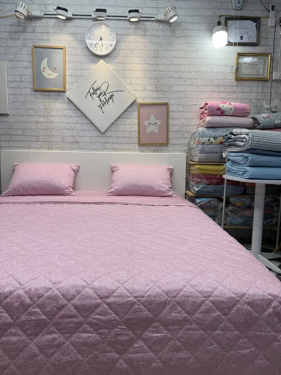 Bộ chăn ga gối Lụa Modal Hàn Quốc Lá nhí hổng xjnh xắn lắm ạ.