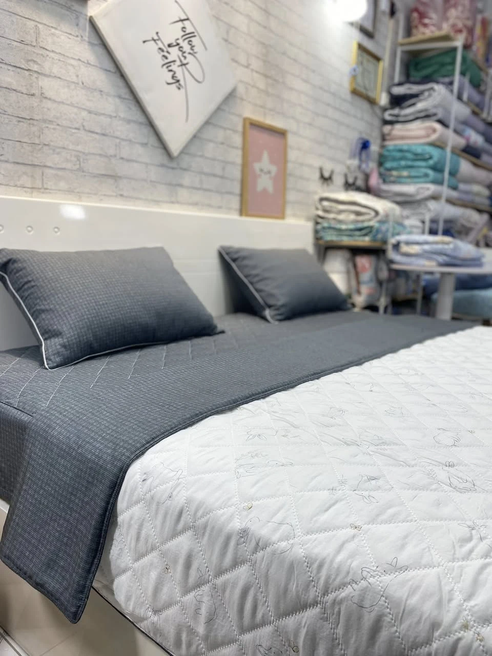 Bộ chăn ga gối Lụa Modal Hàn Quốc Thỏ xinh phối kẻ ghi