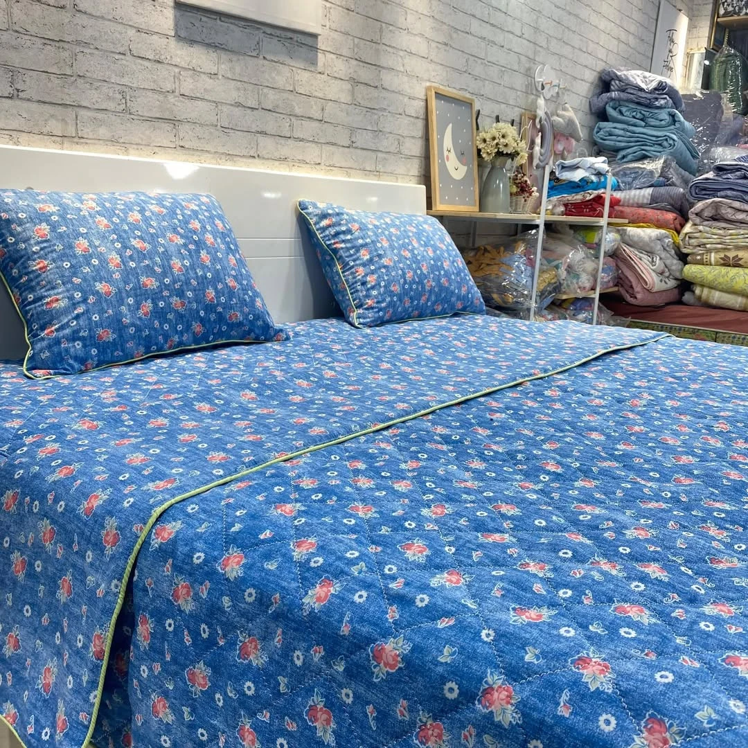 Bộ chăn ga gối Lụa Modal Hàn Quốc Hoa hồng nền xanh mad cái nền nhìn giống vải bò mài nha