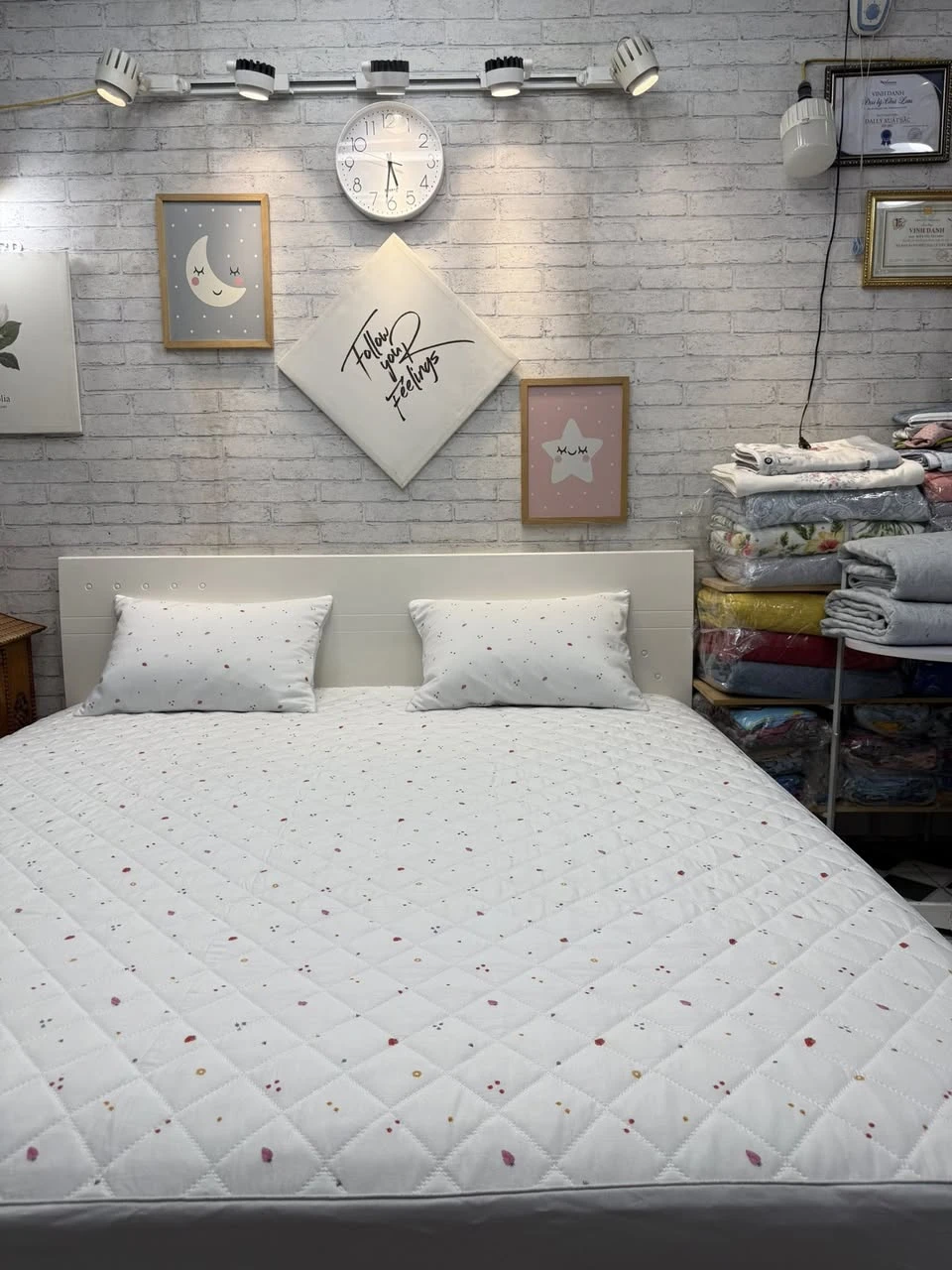 Bộ chăn ga gối Lụa Modal Hàn Quốc mẫu quả dâu chery