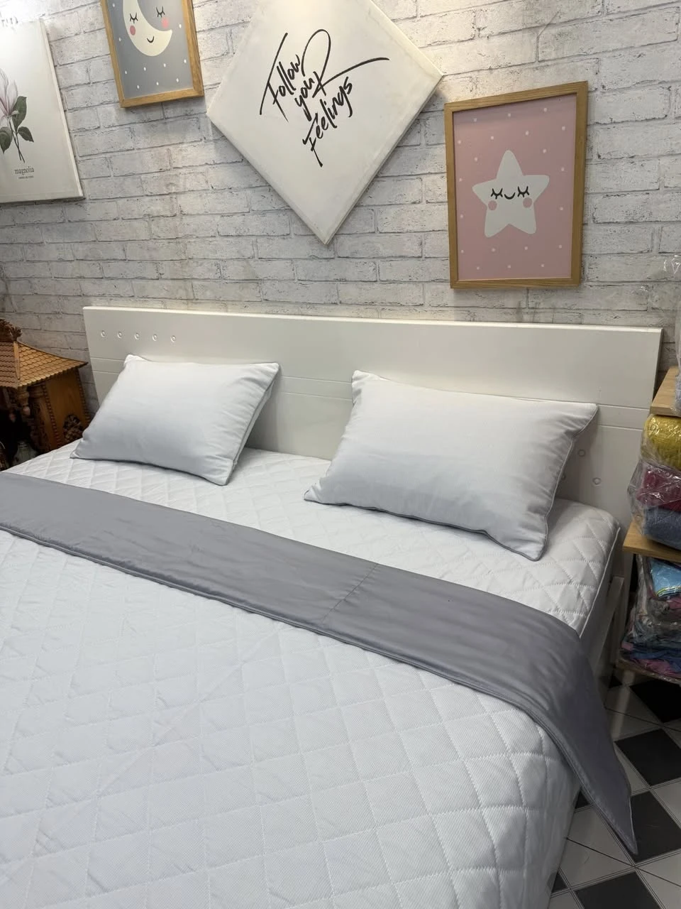 Bộ chăn ga gối Lụa Modal Hàn Quốc kẻ tăm nền sáng xjnh xắn lắm ah.