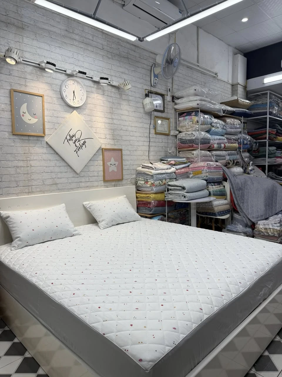 Bộ chăn ga gối Lụa Modal Hàn Quốc mẫu quả dâu chery