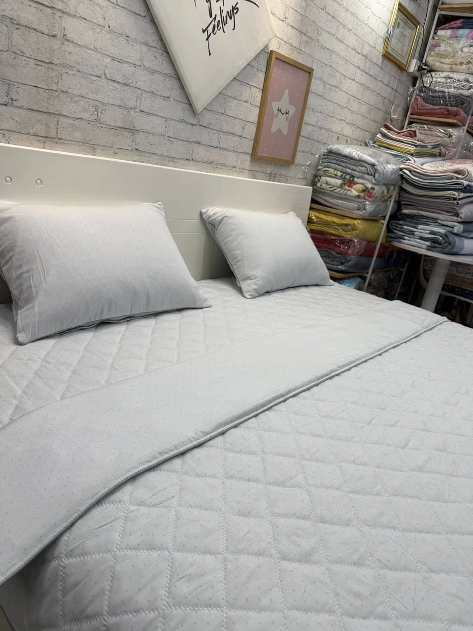 Bộ chăn ga gối Lụa Modal Hàn Quốc Mẫu chấm xanh nhỏ nền sáng, xjnh lắm ah