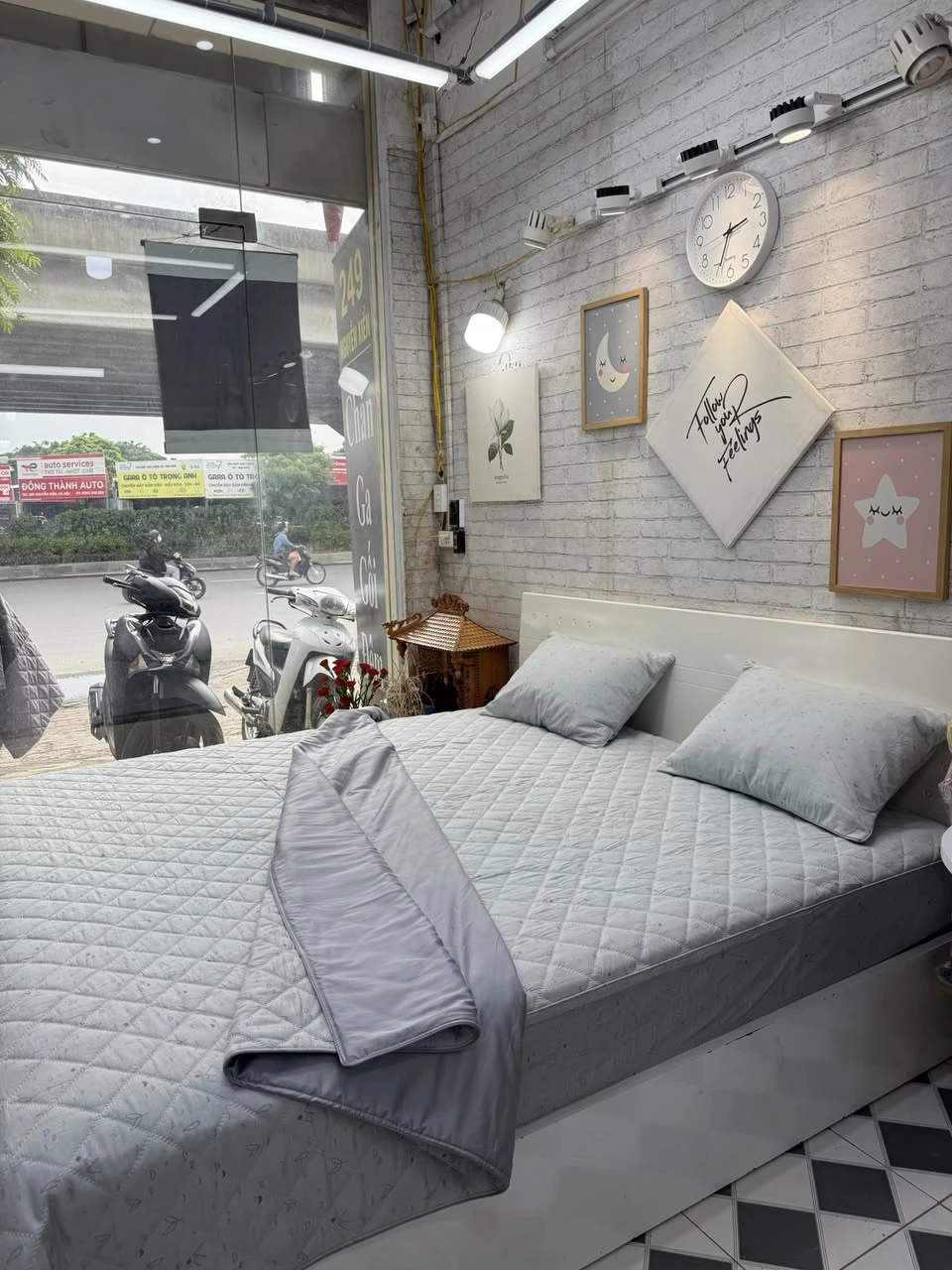 Bộ chăn ga gối Lụa Modal Hàn Quốc hoạ tiết màu ghi siêu cute nha.