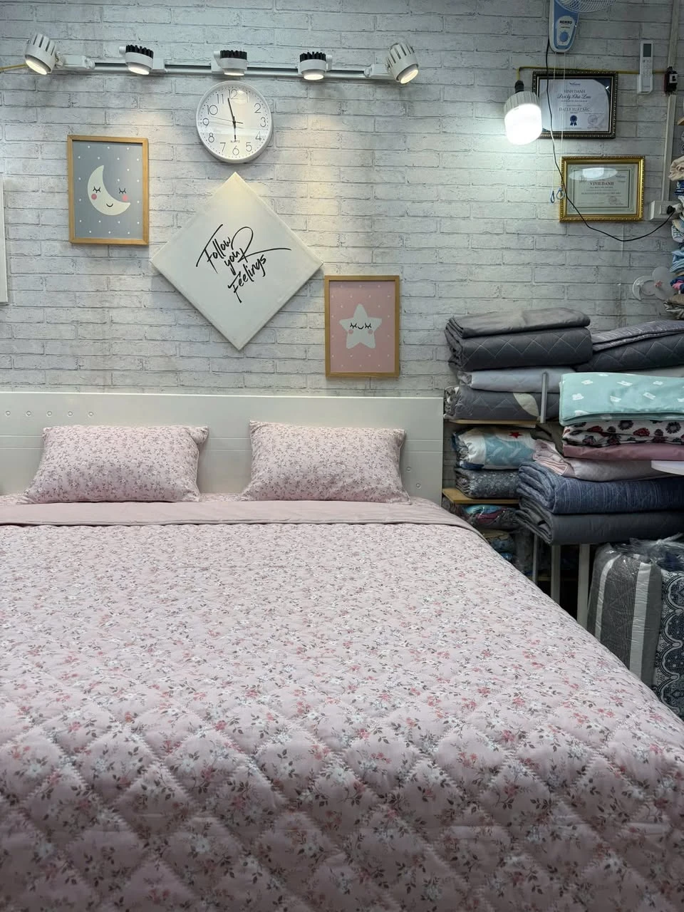 Bộ chăn ga gối Lụa Modal Hàn Quốc Hoa nhí hồng xjnh lắm ạ.kiss