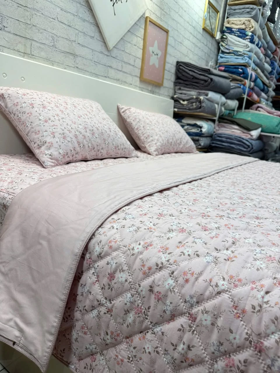 Bộ chăn ga gối Lụa Modal Hàn Quốc Hoa nhí hồng xjnh lắm ạ.kiss