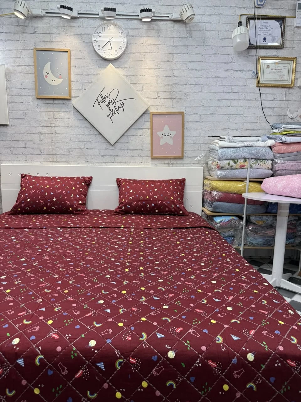 Bộ chăn ga gối cotton Hàn Quốc Hoạ tiết đỏ xjnh xắn lắm ah.