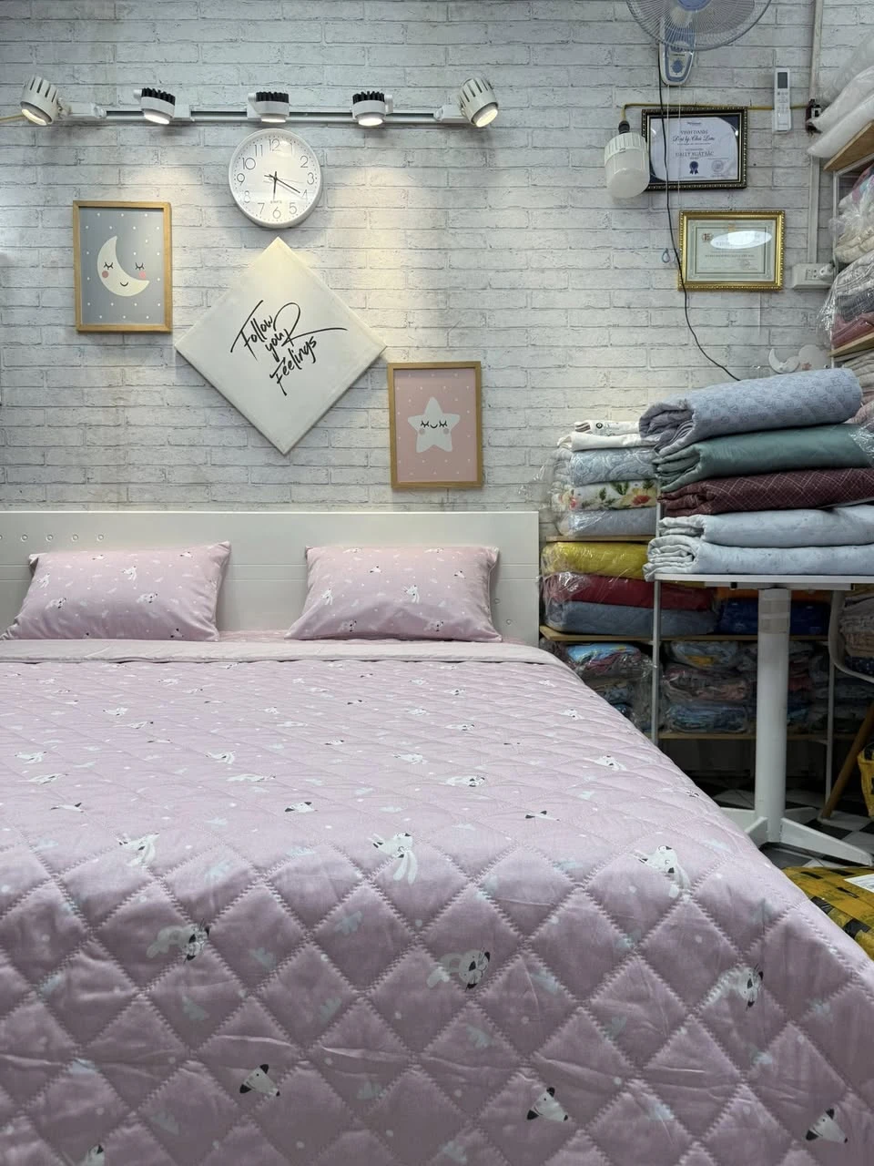 Bộ chăn ga gối Lụa Modal Hàn Quốc hoạ tiết siêu cute màu hồng xjnh xắn