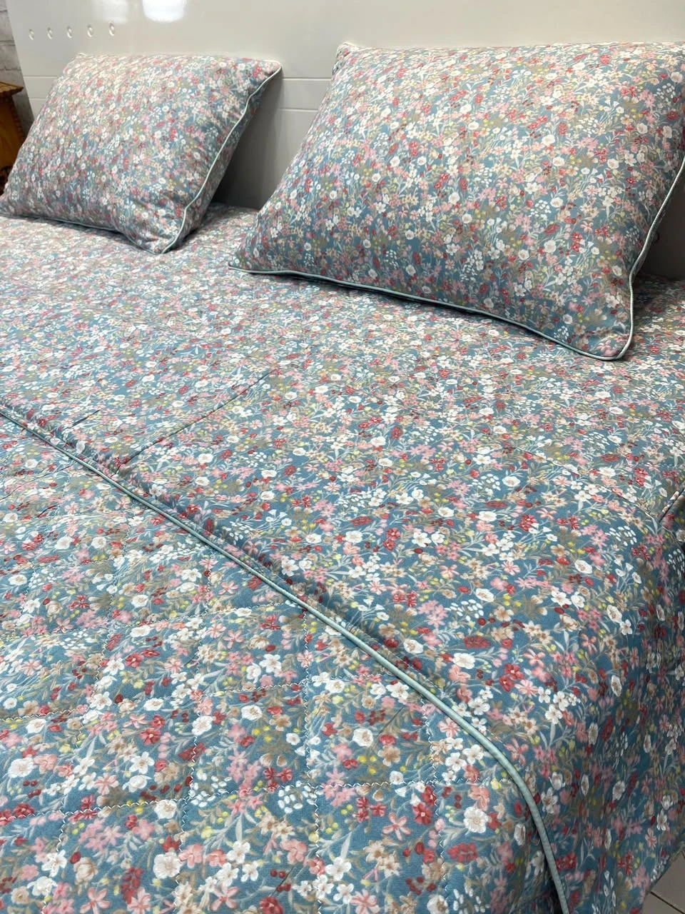 Bộ chăn ga gối Lụa Modal Hàn Quốc Hoa nhí modal dày dặn xjnh xắn lắm ạ