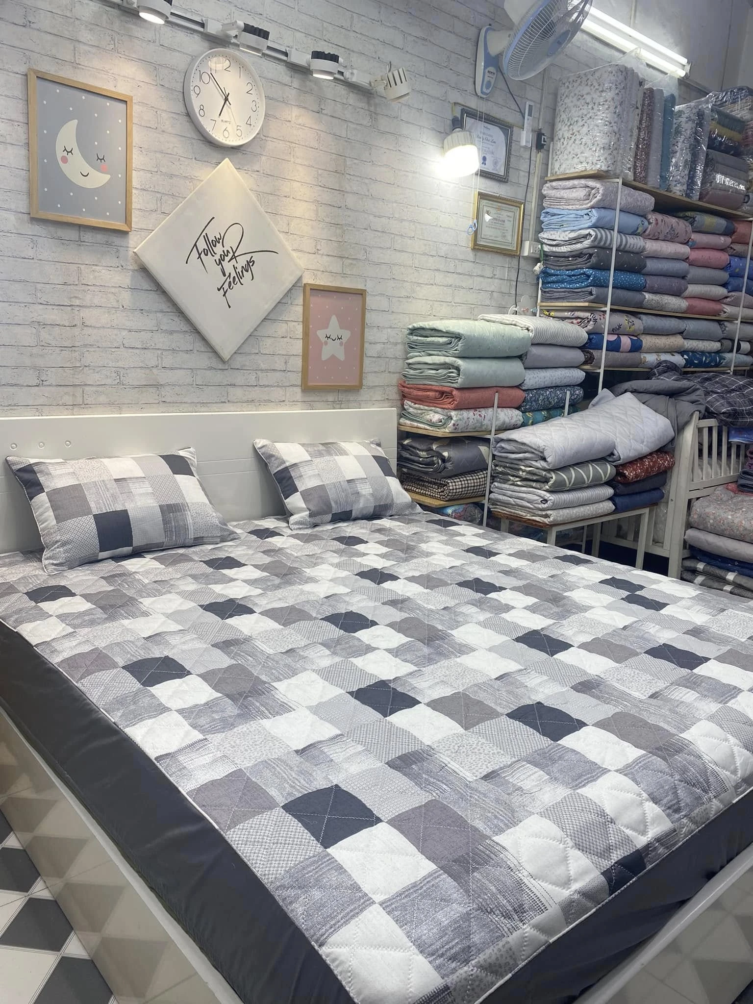 Set 1 ga chun chần bông sz 180cm x 200cm + 2 vỏ gối nằm sz 45cm x 65cm